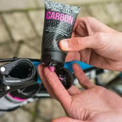 Muc-Off &quot;Carbon Gripper&quot; Geeignet An Carbonteilen Wie Z.B Sattelst&uuml;tzen, Sattelrohr, Vorbau Oder Lenker. -SRAM Verkäufe muc off carbon gripper geeignet an carbonteilen wie zb sattelstuetzen sattelrohr vorbau oder lenker3