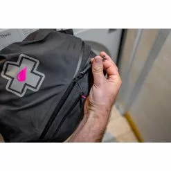 Muc-Off Wash-In Rain Shield Re-Proofer 300ml -SRAM Verkäufe muc off wash in rain shield re proofer 300ml3